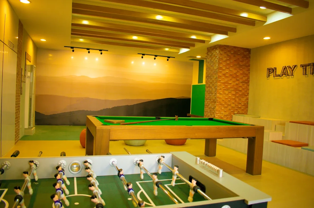 serin-east-amenities-game-room_orig